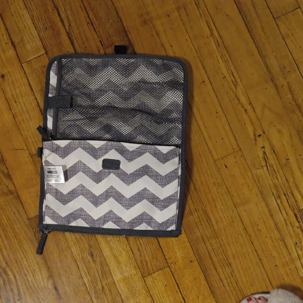 Skip Hop Zigzag Diaper Bag With Changing Pad - Gray and White NWOT